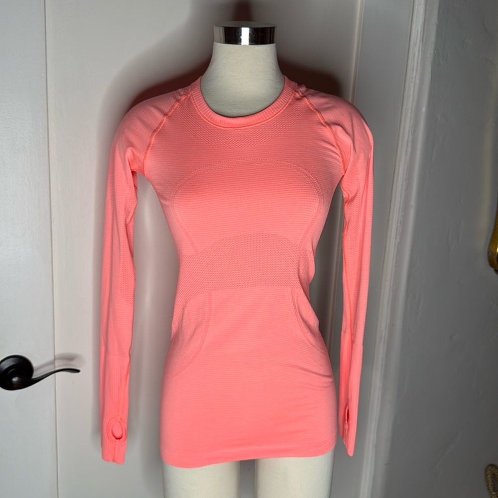 Lululemon coral workout top